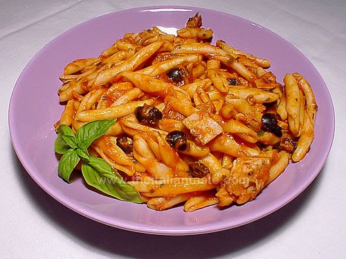 Fusilli salentini con tonno e olive