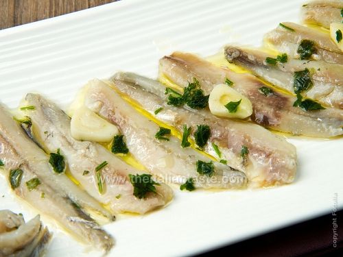 Acciughe (alici) crude marinate