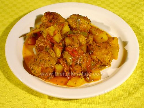 Meatballs in the pot, with potatoes and bell peppers