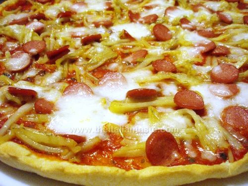Potato & frankfurter pizza