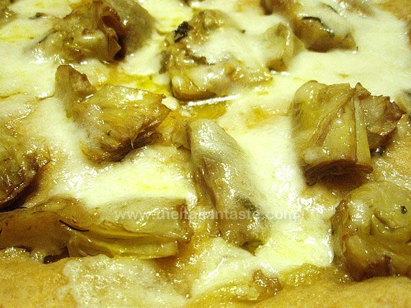 Pizza with artichokes