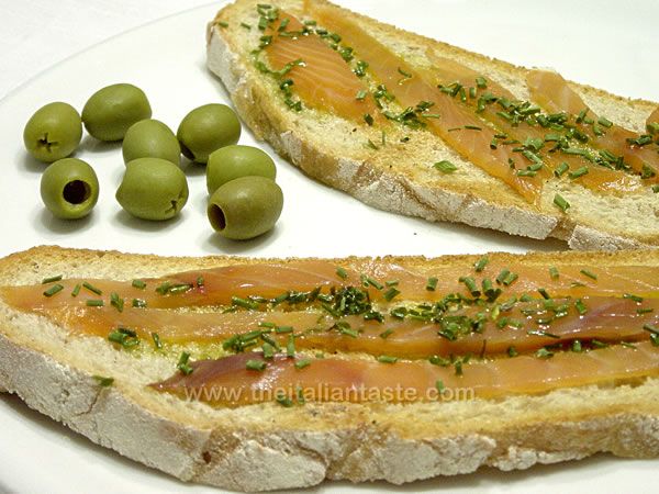 Garlic-and-smoked-salmon bruschetta recipe