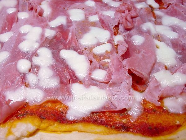 Pizza al prosciutto cotto