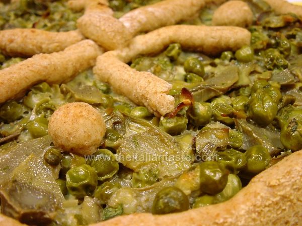 Torta salata carciofi, asparagi e piselli
