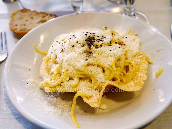 Cacio e pepe spaghetti recipe