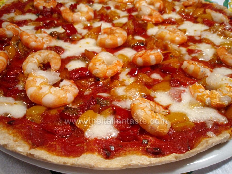 Pizza with tiger prawns and bell peppers
