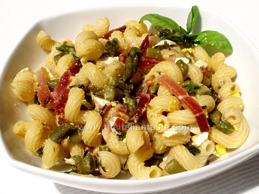 Insalata di pasta con speck e asparagi