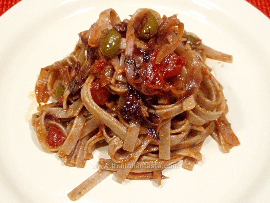 Tagliatelle con radicchio e pesce spada