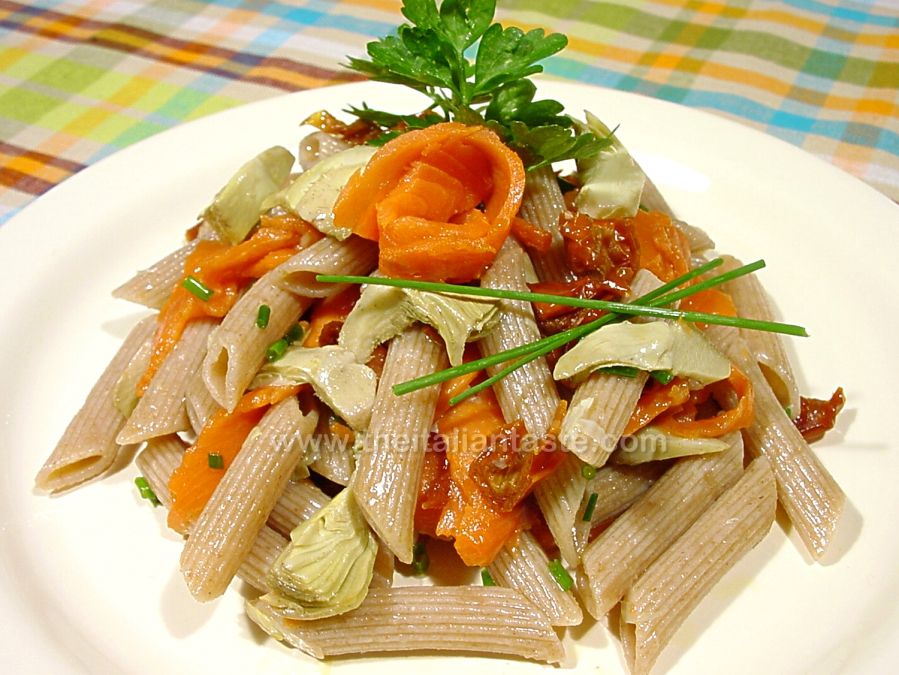 Insalata di pasta con salmone e carciofini
