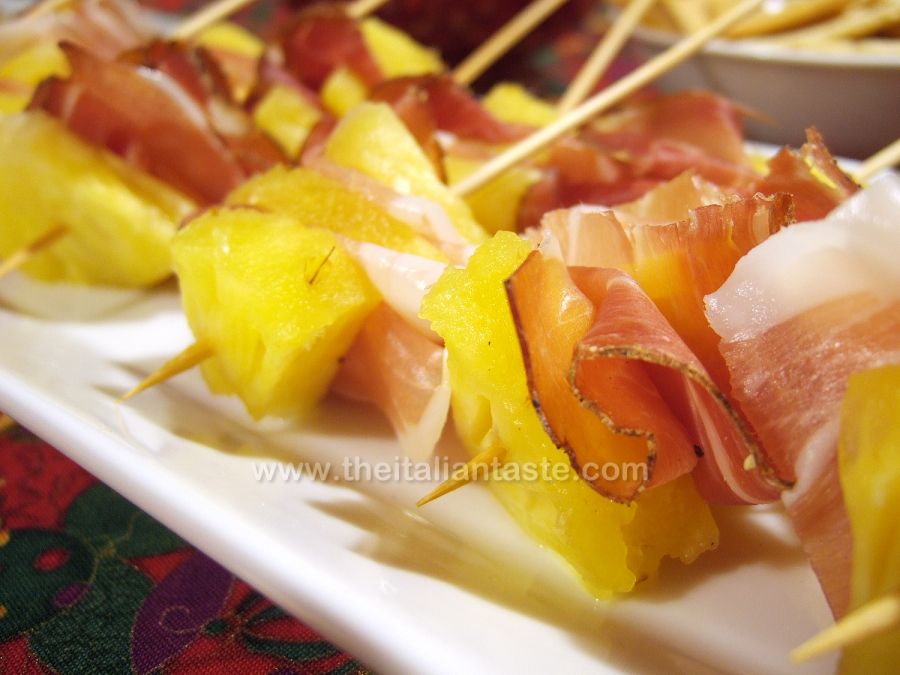 Spiedini baby ananas e speck