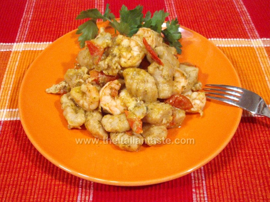 Gnocchi di farro al sugo di mare
