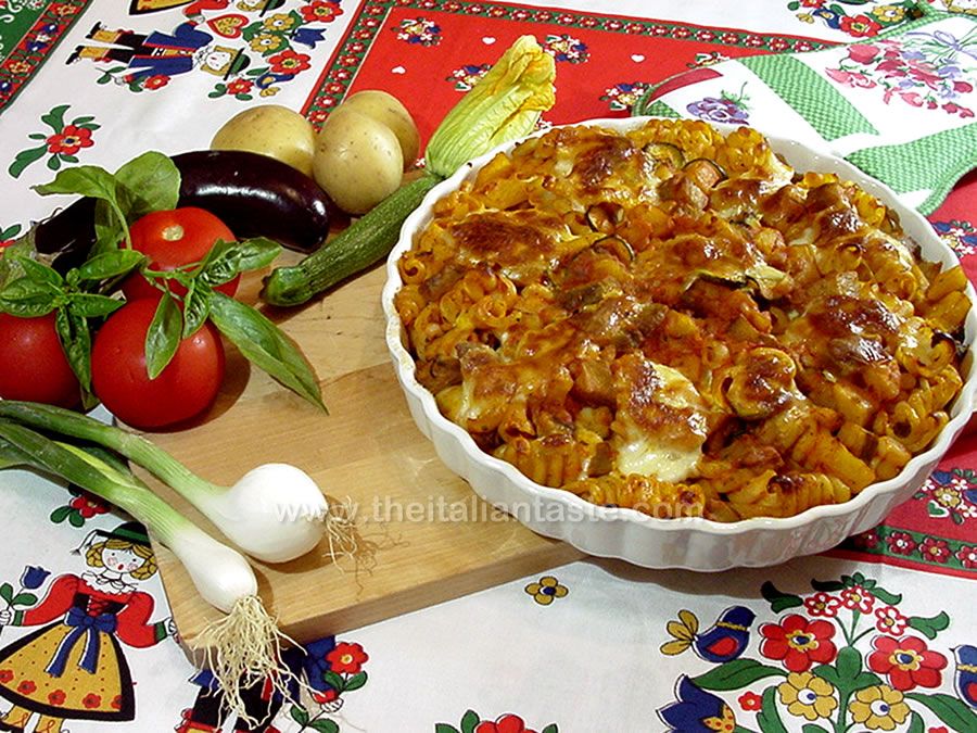 Baked pasta with vegetables and mozzarella